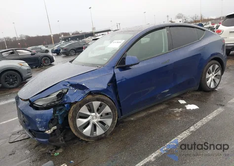 2023 Tesla Model Y Awd/Long Range Dual Motor All-Wheel Drive z USA, uszkodzony, nr VIN 7SAYGAEE3PF666552